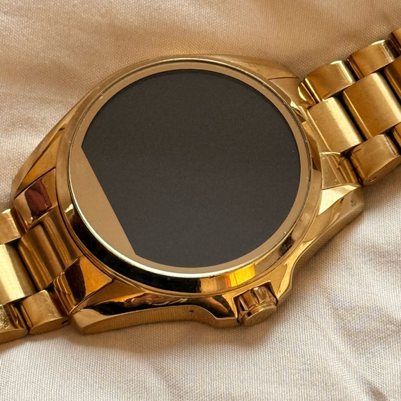Michael Kors Gold Smartwatch - Picture 8 of 9